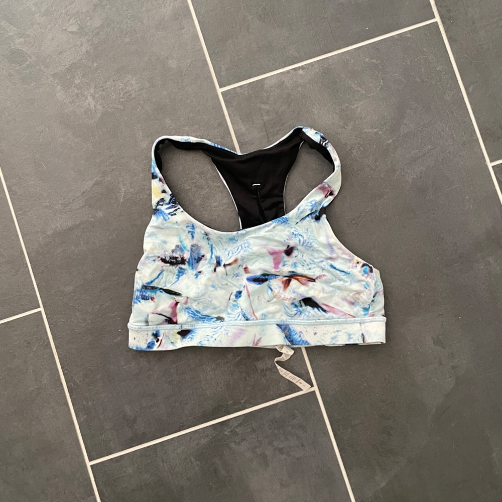 Lululemon sports bra